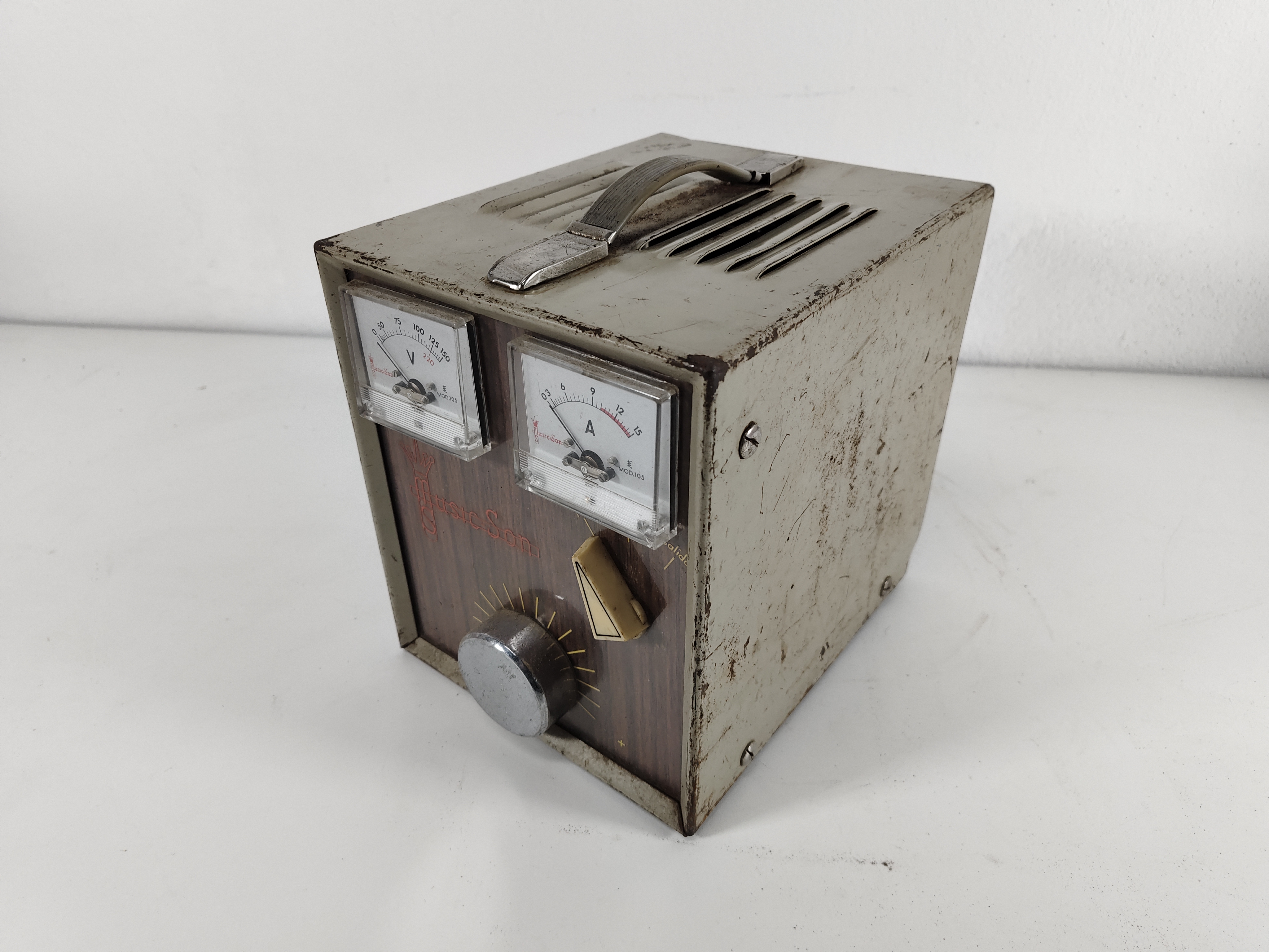 aparato alimentador estabilizador metal 21.5x18.5x22.5 1u